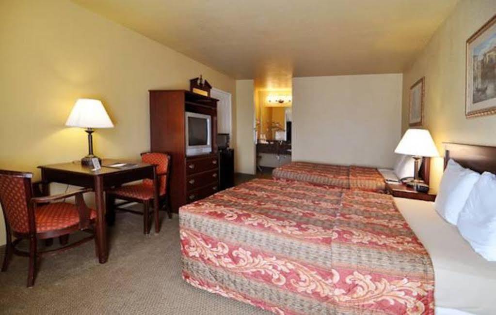 Econo Lodge Inn & Suites Greenbrier Kültér fotó